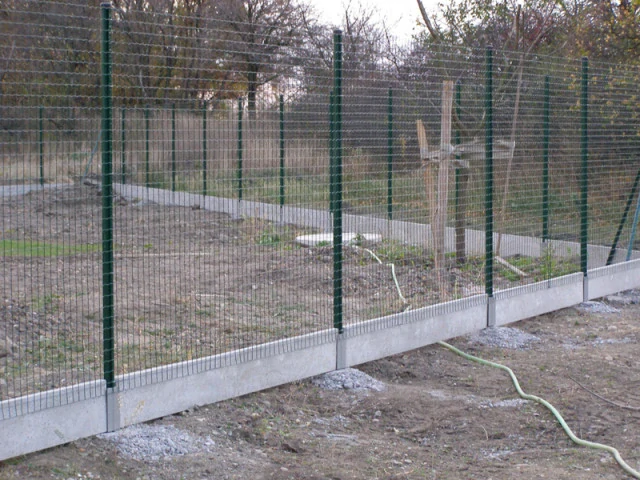 Podhrabová doska hladká 200x40 mm, betón